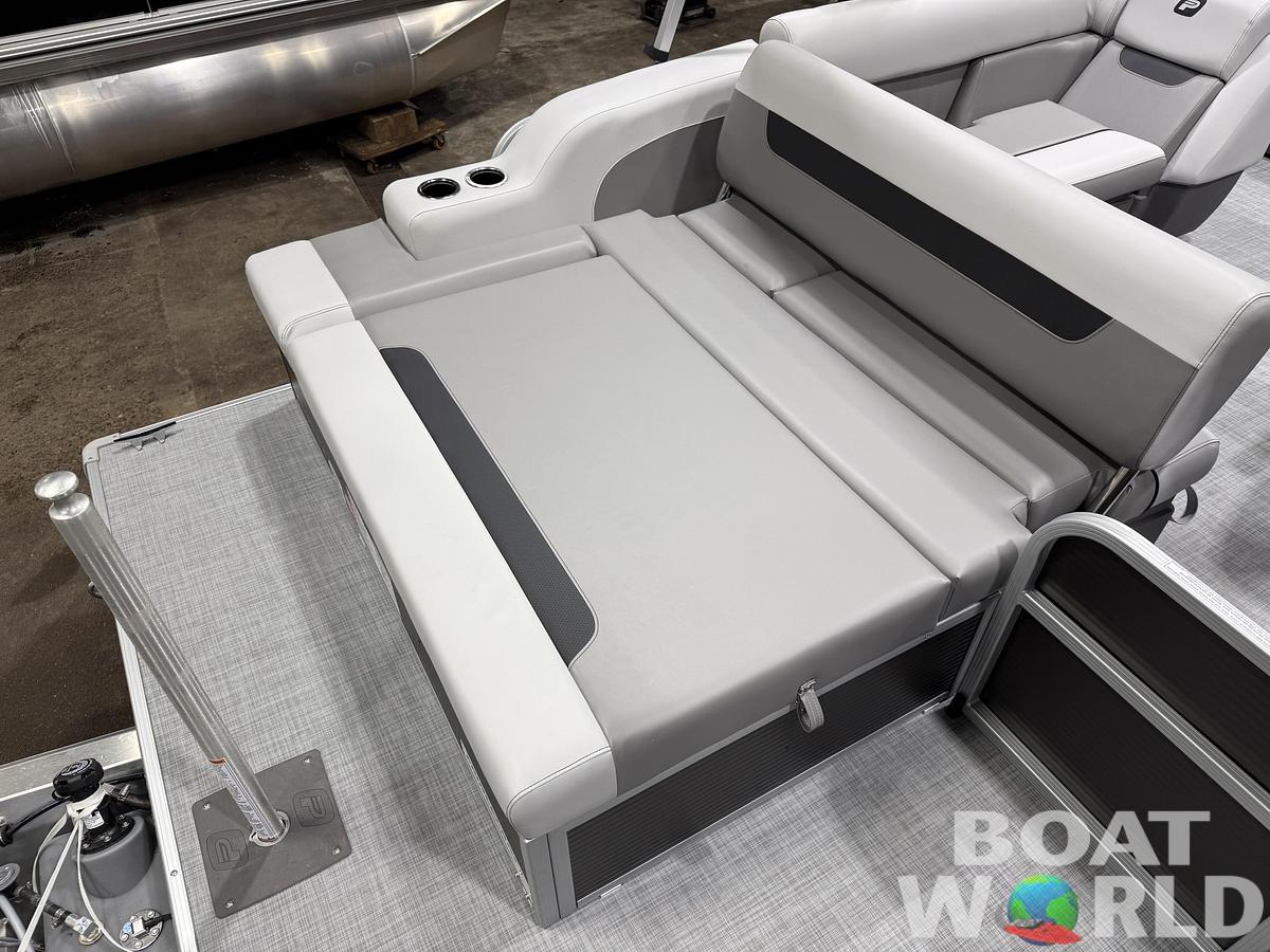 2026 Princecraft Vectra 23 RL Lounge Swingback Tritoon 