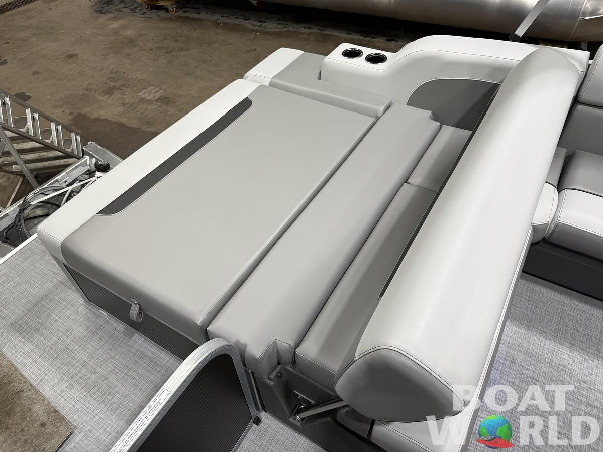 2026 Princecraft Vectra 23 RL Lounge Swingback Tritoon 