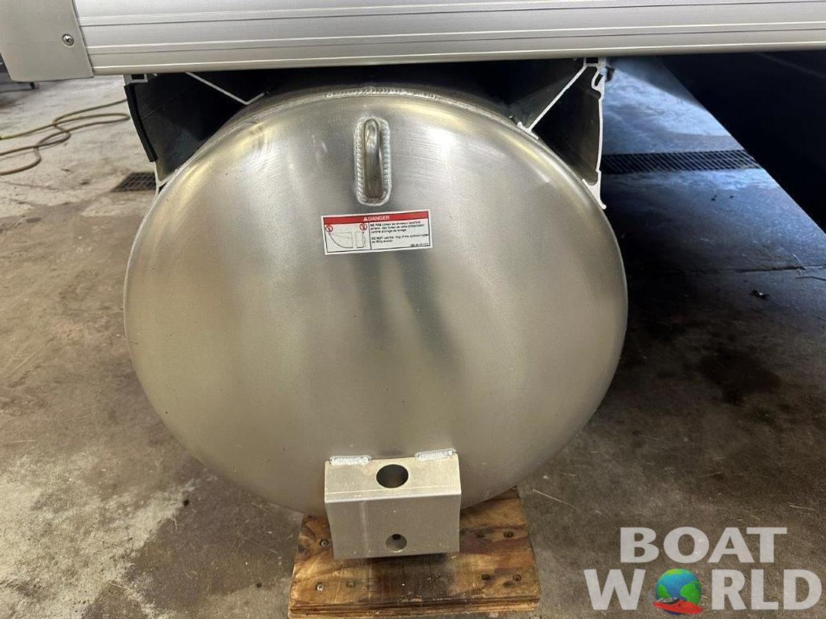 2025 Princecraft Vectra 21 RL SS Swingback Pontoon & Mercury 4-Stroke EFI