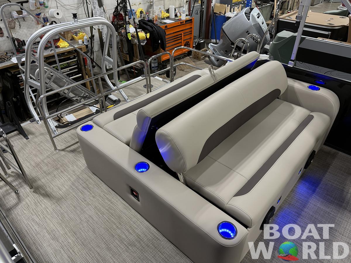 2025 Bentley Pontoons Legacy 223 Swingback Tritoon & Honda 4-Stroke EFI