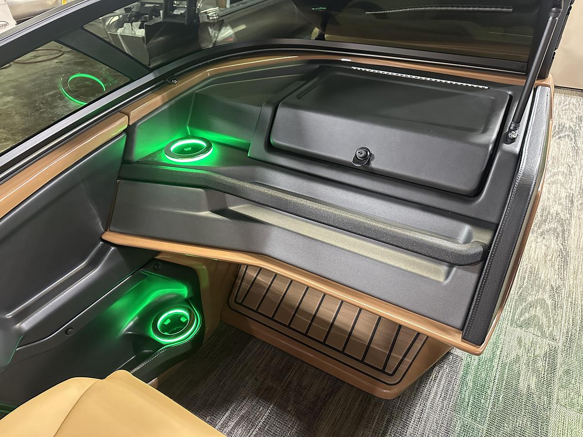 2025 Tahoe Pontoons Grand Tahoe 2585 Quad Lounge Windshield Tritoon & Mercury 400HP V10