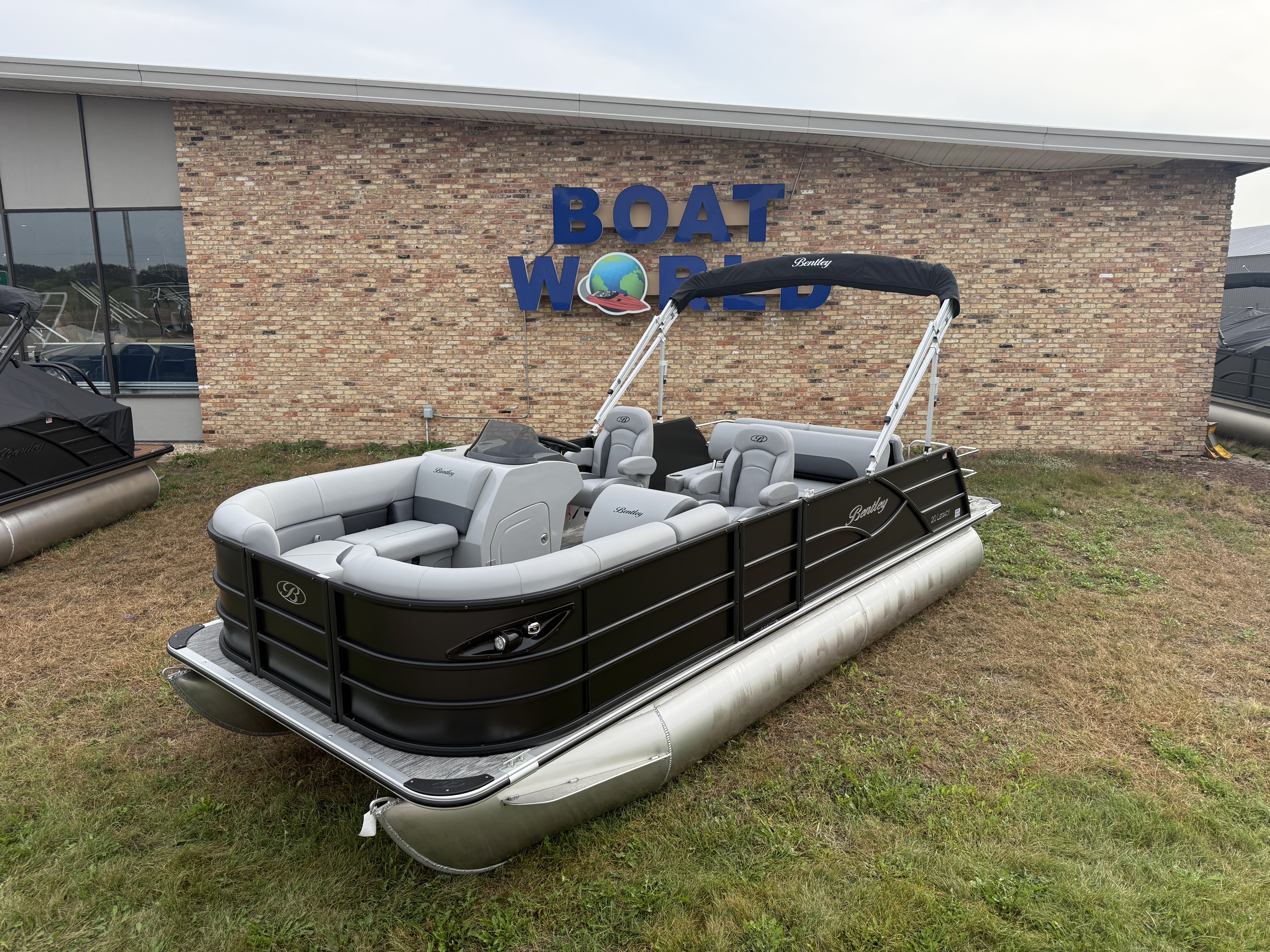 2025 Bentley Pontoons Legacy 200 Swingback