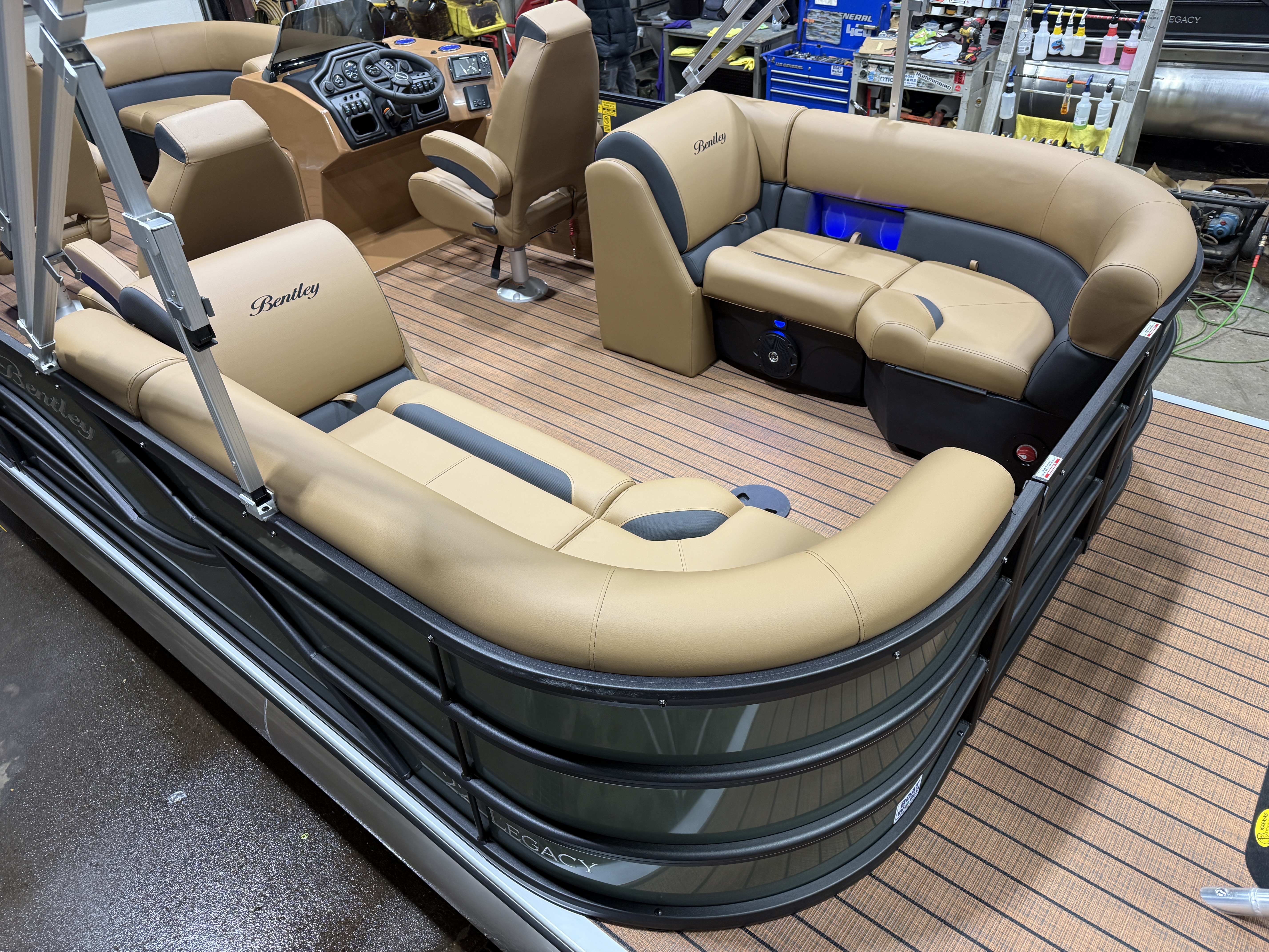 2026 Bentley Legacy 223 Navigator DL Quad Lounge Tritoon $51995