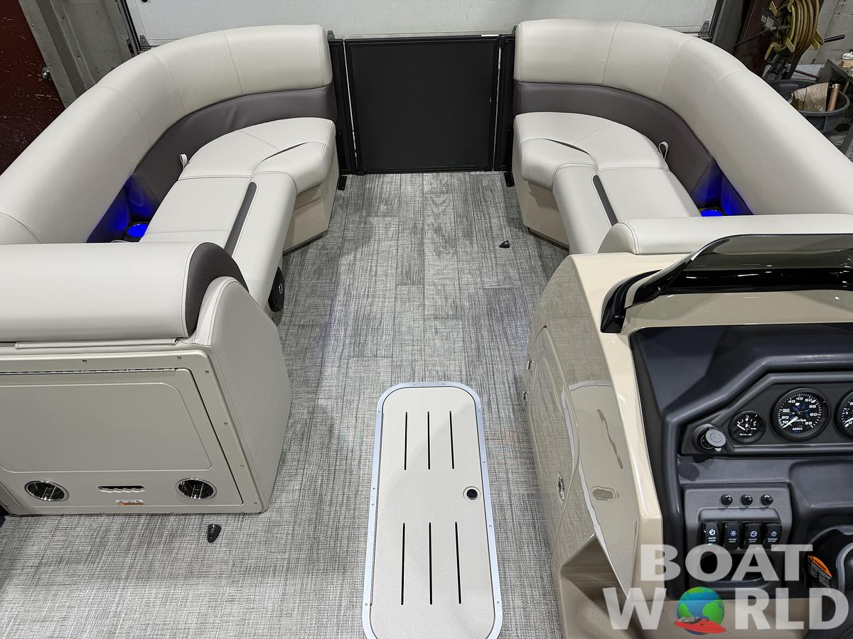 2026 Bentley Pontoons Legacy 223 Navigator Quad Lounge Tritoon