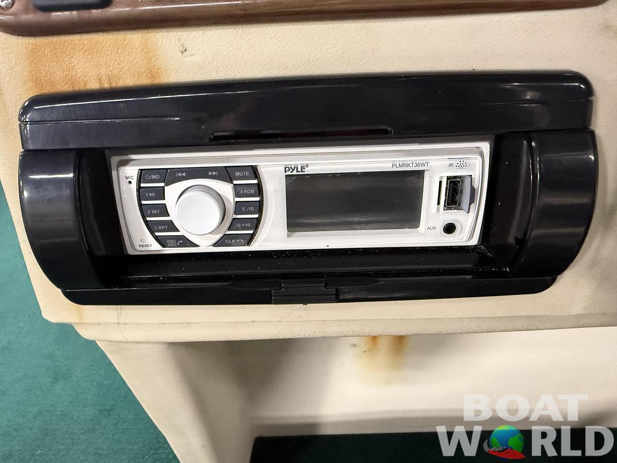 Used 2005 Leisure Island 2021 & 40HP