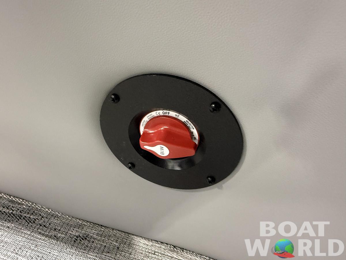 2026 Bentley Pontoons Legacy 220 Swingback 