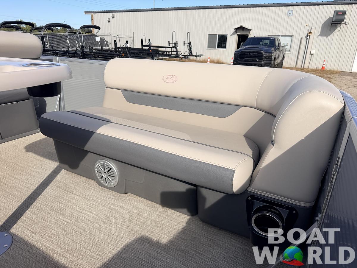 Used 2020 Princecraft Vectra 21 Rear Lounge Dinette Pontoon & 60HP Mercury 4Stroke -$24,995