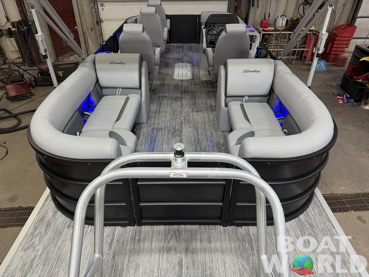 2025 Bentley Pontoons Legacy 223 Navigator Quad Lounge Tritoon & Honda 4-Stroke EFI