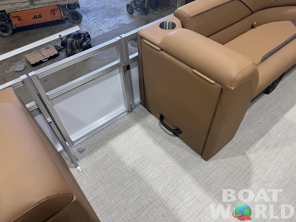 2026 Tahoe Sport VRB 2385 Swingback & 4-Stroke $34995