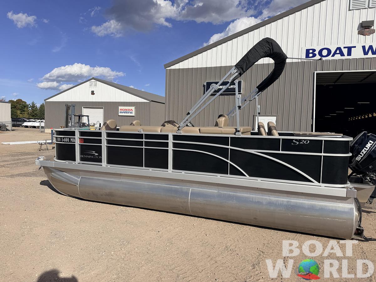 Used 2023 Bennington S20 F & 70HP Suzuki 4Stroke -$27,995