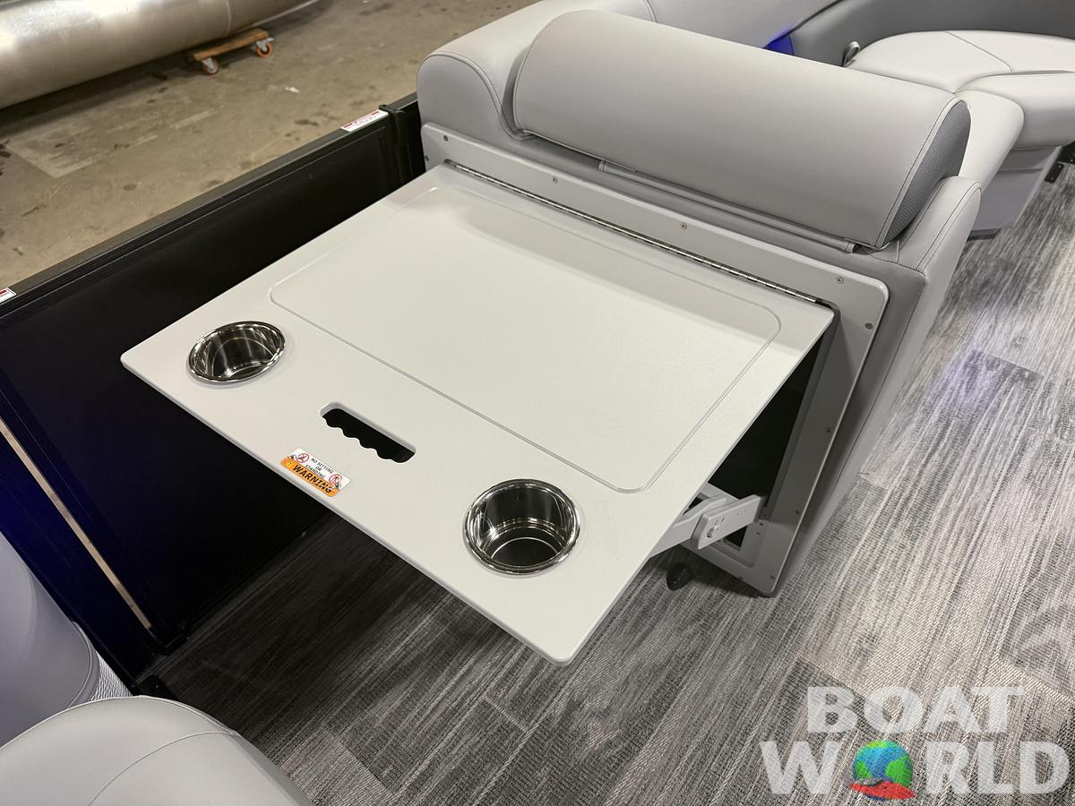 2026 Bentley Pontoons Legacy 220 Swingback & 4-Stroke EFI