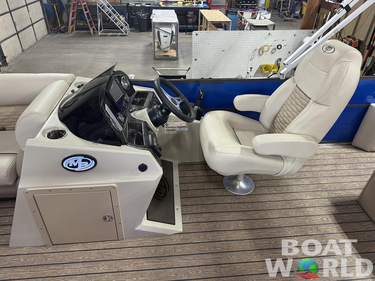 2023 Montego Bay NEW* 8524 Swingback Pontoon & 100HP 4-Stroke EFI