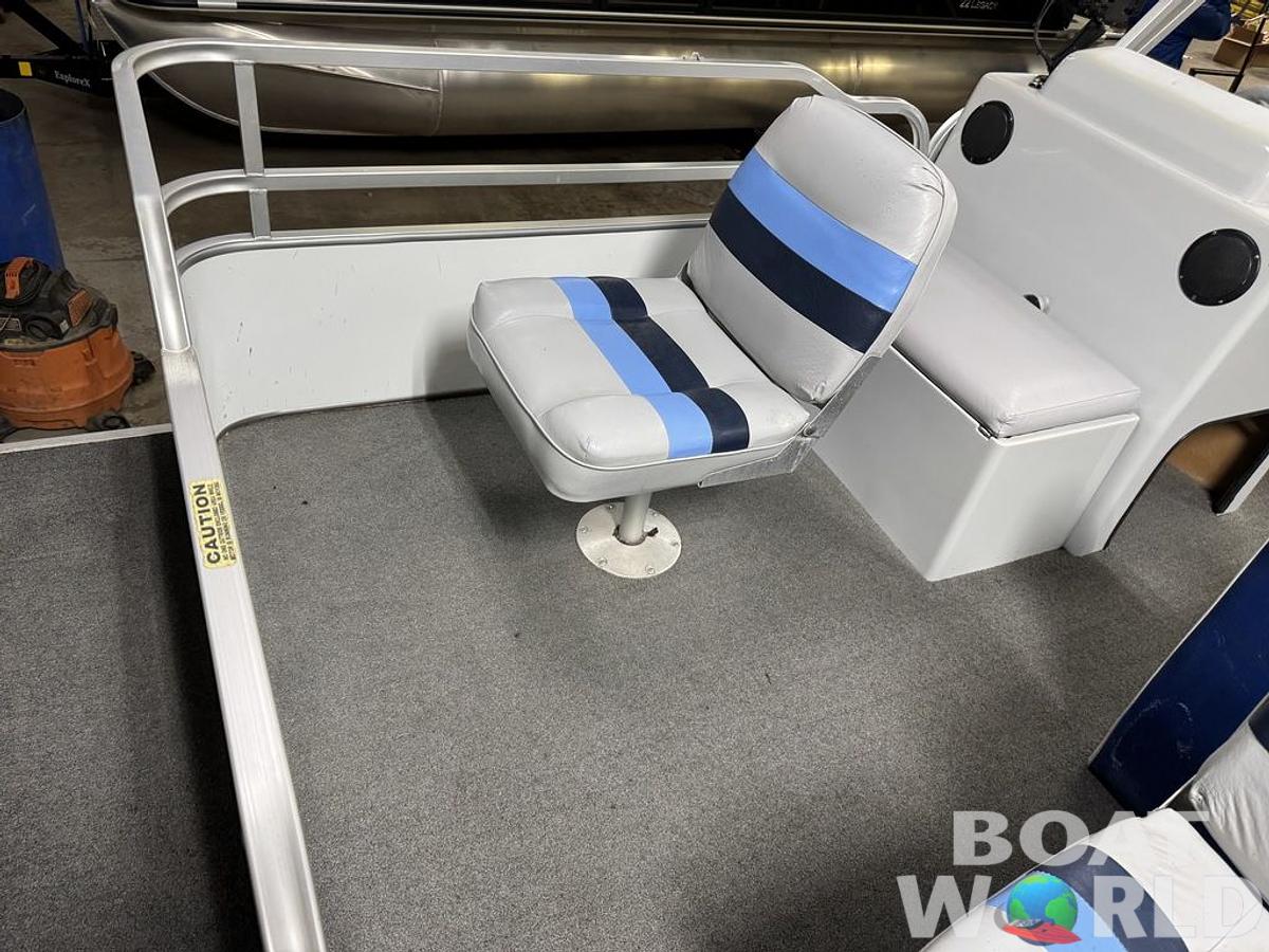 Used 2002 TMC 2200 FM Pontoon