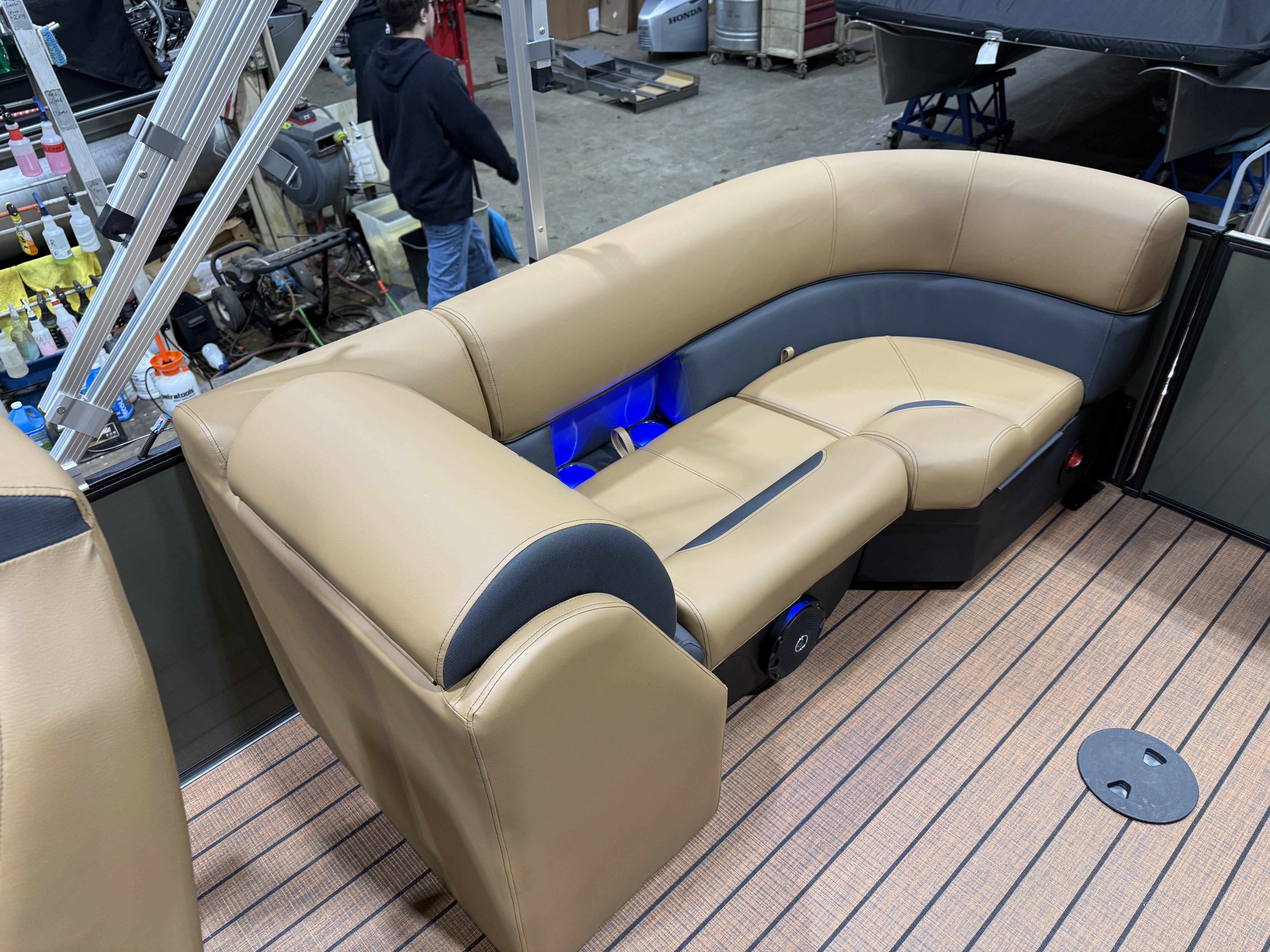 2026 Bentley Legacy 223 Navigator DL Quad Lounge Tritoon $51995