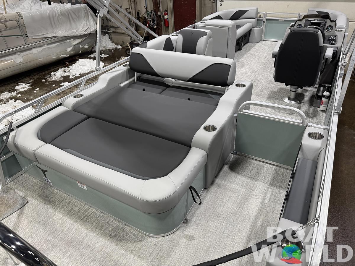 2026 Tahoe Sport VRB 2385 Swingback & 4-Stroke $34995