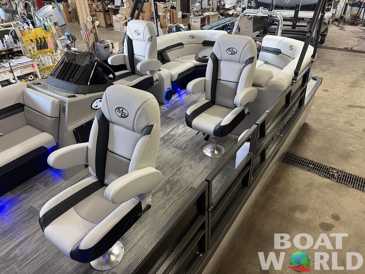 2026 Montego Bay 8522 DL Quad Lounge Tritoon