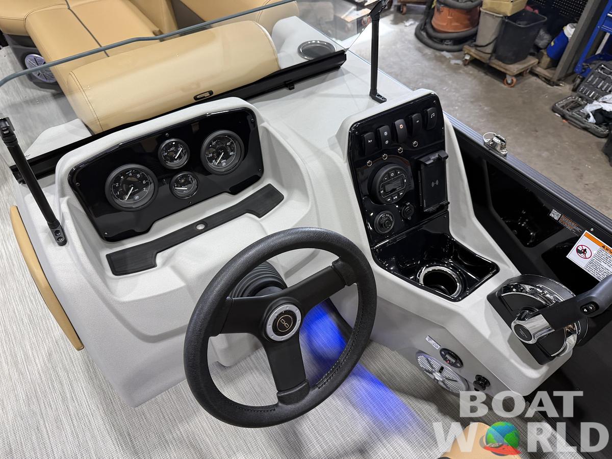 2027 Princecraft Vectra 23 RL SS Swingback Pontoon $36,995