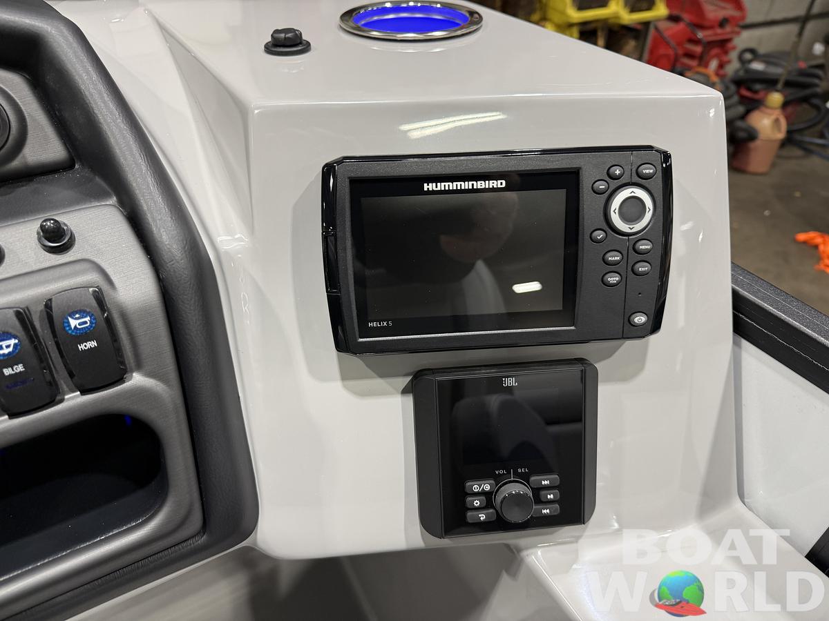 2026 Bentley Pontoons Legacy 223 Navigator Quad Lounge Tritoon