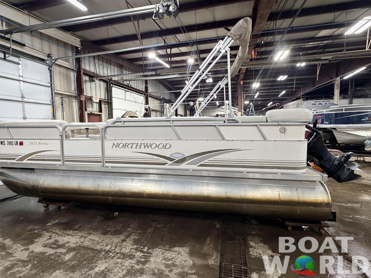 Used 2004 Northwood 2023 Reitta & 40HP Mercury 4Stroke -$