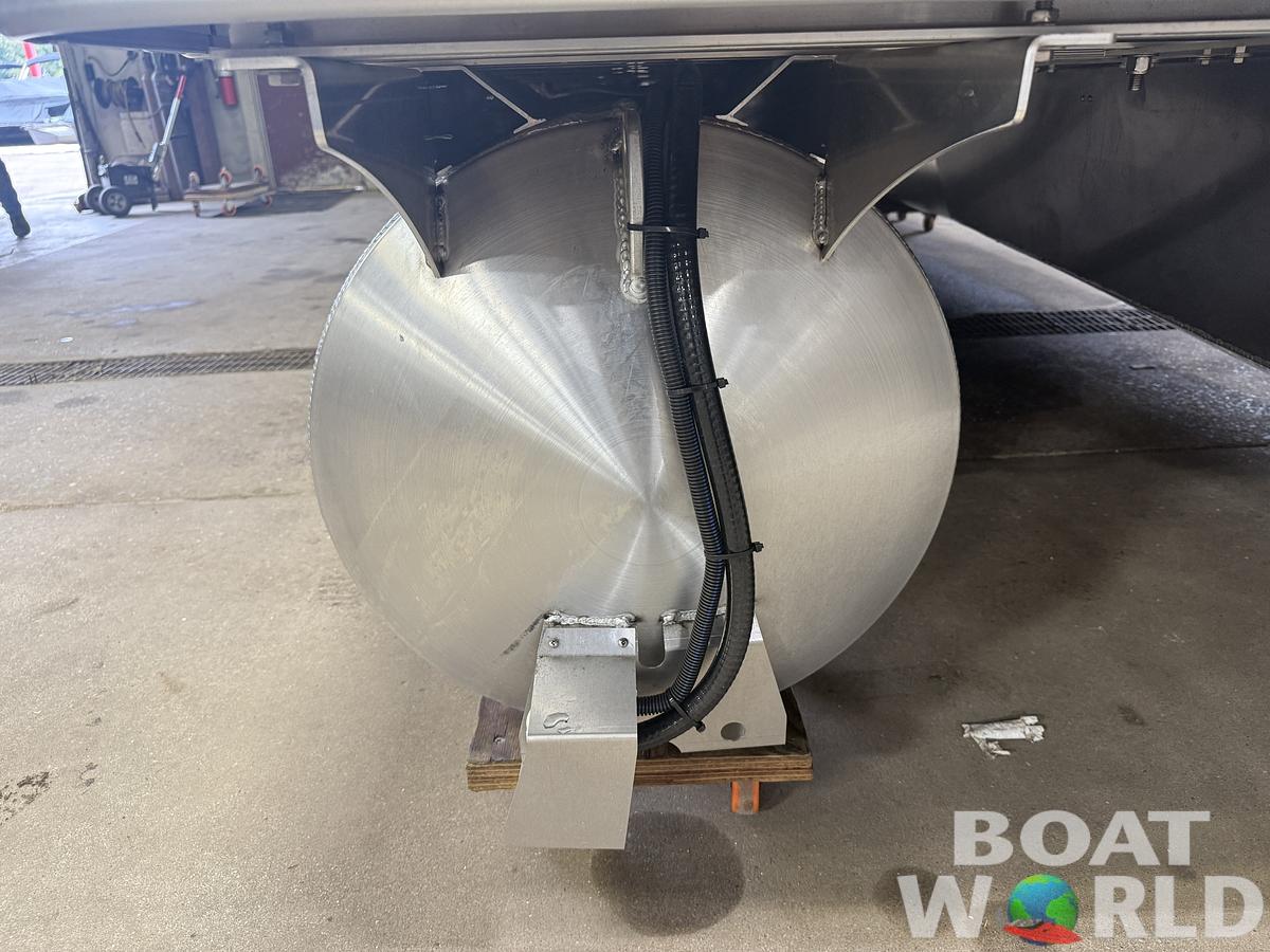 2026 Bentley Pontoons Legacy 220 Navigator DL Quad Lounge