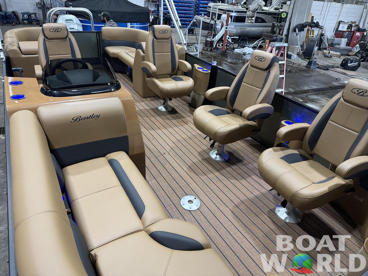 2026 Bentley Legacy 150HP 220 Navigator DL Quad Lounge $49995