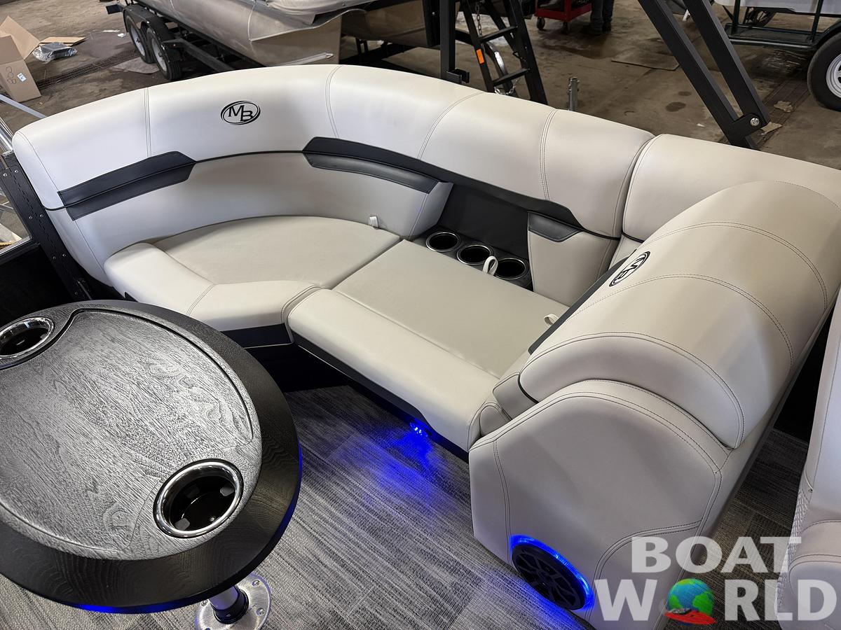 2026 Montego Bay 8522 DL Quad Lounge Tritoon