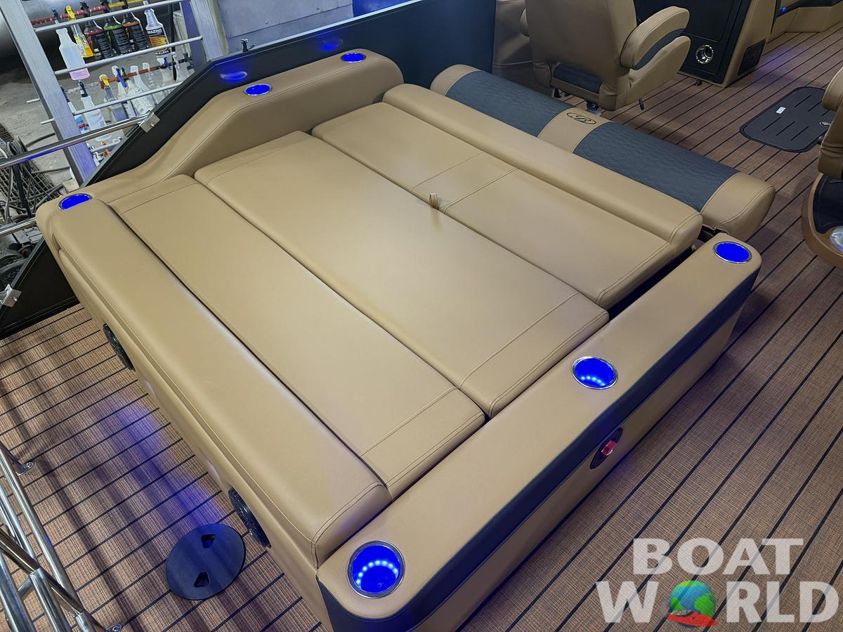 2026 Bentley Pontoons Elite 223 Swingback Tritoon