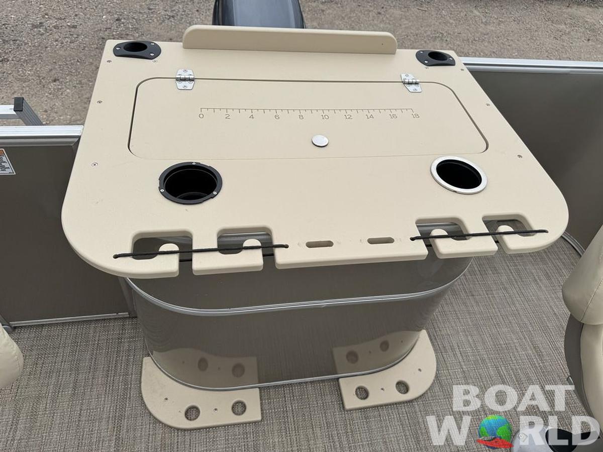 Used 2017 Sylvan 820 Cruise-n-Fish Pontoon