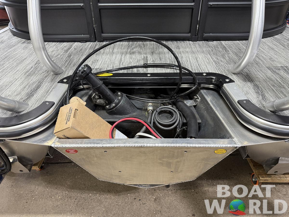 2025 Bentley Pontoons Legacy 223 Navigator Quad Lounge Tritoon & Honda 4-Stroke EFI