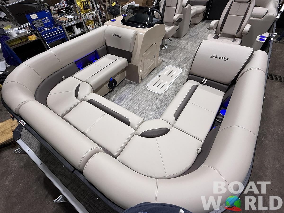 2026 Bentley Pontoons Legacy 223 Navigator Quad Lounge Tritoon