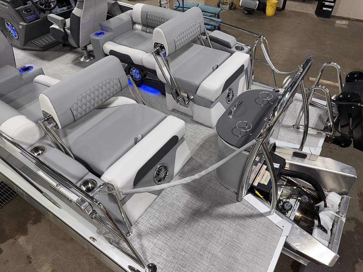 2025 Tahoe Pontoons Cascade 2385 Quad Lounge Shift SS Tritoon & Honda 225HP Outboard