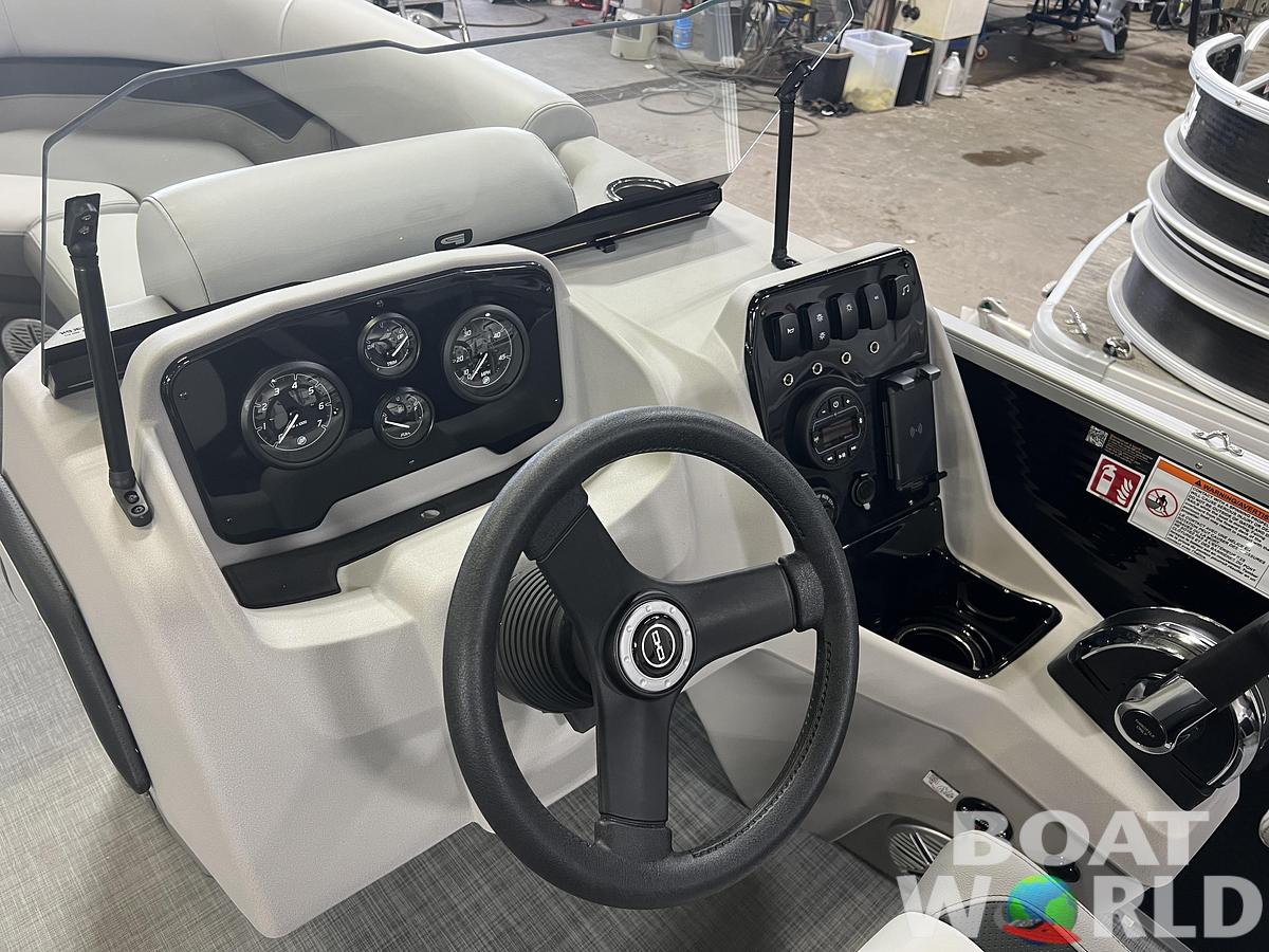 2026 Princecraft Vectra 21 RL Swingback Lounge Pontoon & Mercury 4-Stroke EFI