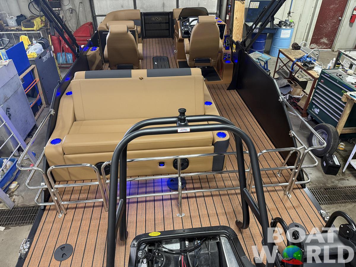 2026 Bentley Pontoons Elite 223 Swingback Tritoon