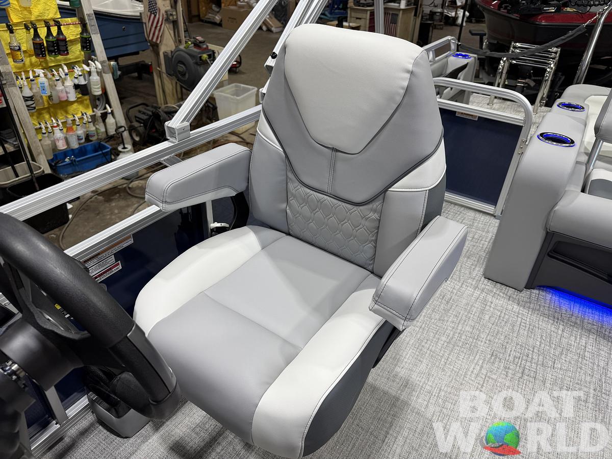 2026 Tahoe Sport 2385 Swingback (VRB) Tritoon 