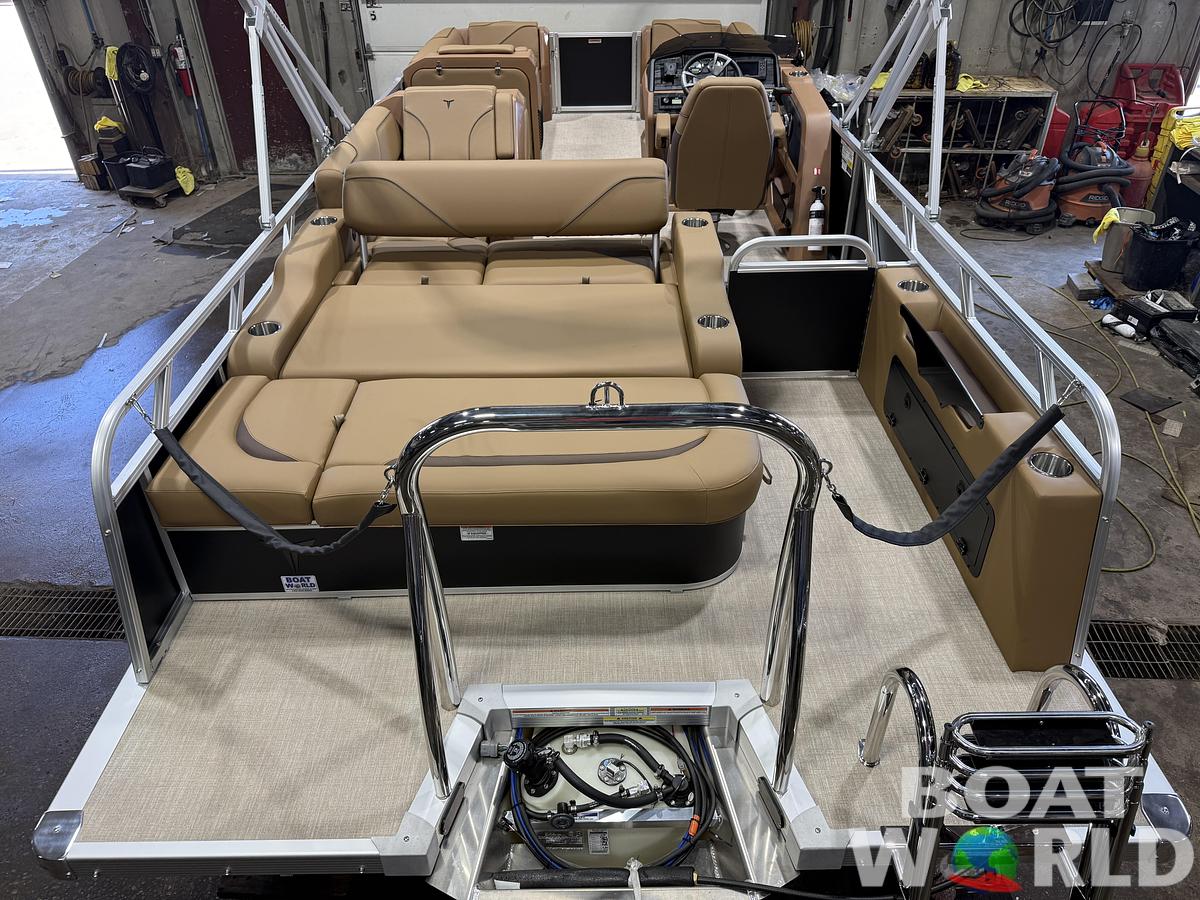 2027 Tahoe Sport VRB Premium 2385 Swingback & 4-Stroke $37995
