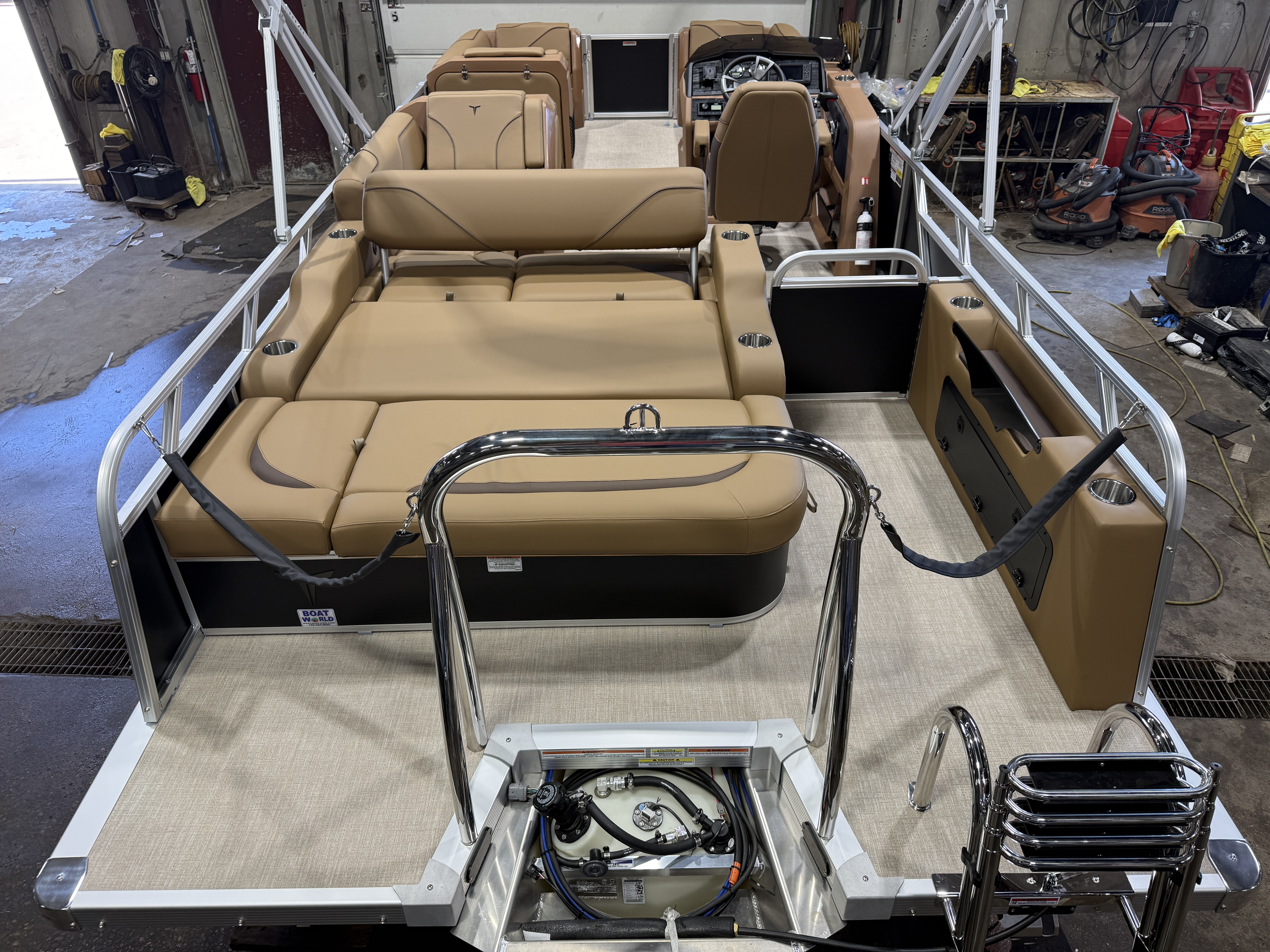 2027 Tahoe Sport VRB Premium 2385 Swingback & 4-Stroke $37995