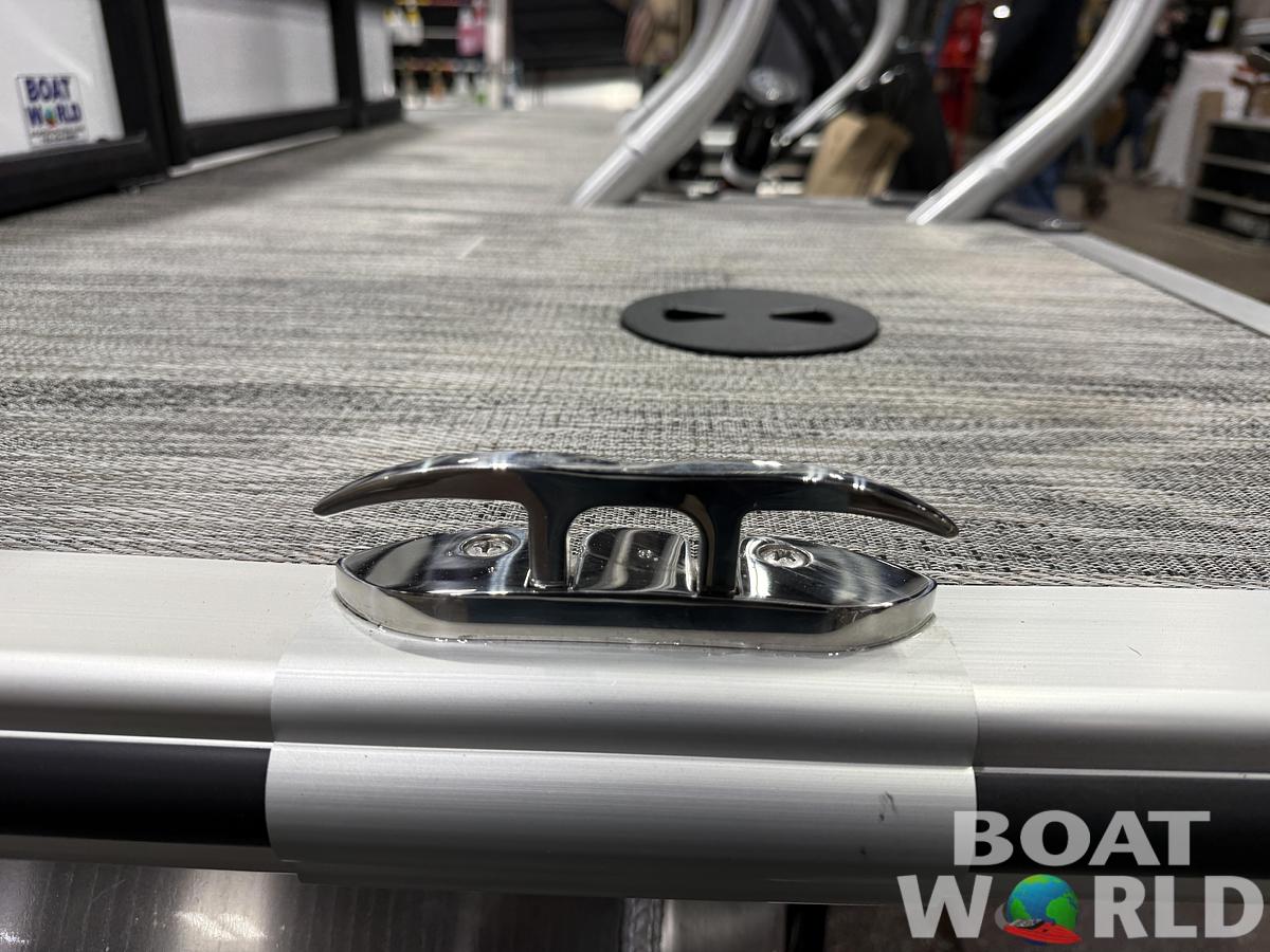 2026 Bentley Pontoons Legacy 223 Navigator Quad Lounge Tritoon