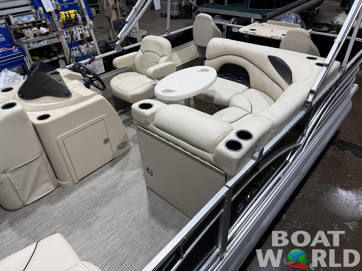 Used 2017 Sylvan 820 Fish & Cruise Pontoon