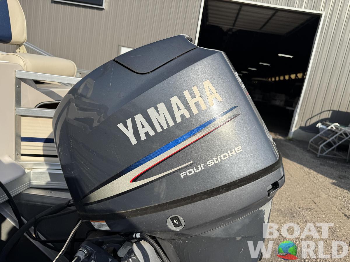 Used 2009 Weeres Family Fish Deluxe 220 Pontoon