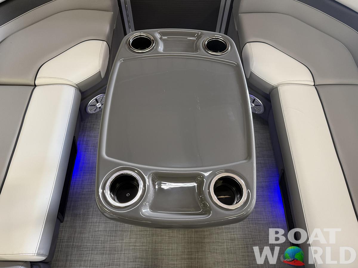 2026 Princecraft Vectra 23 RL Swingback Lounge Pontoon