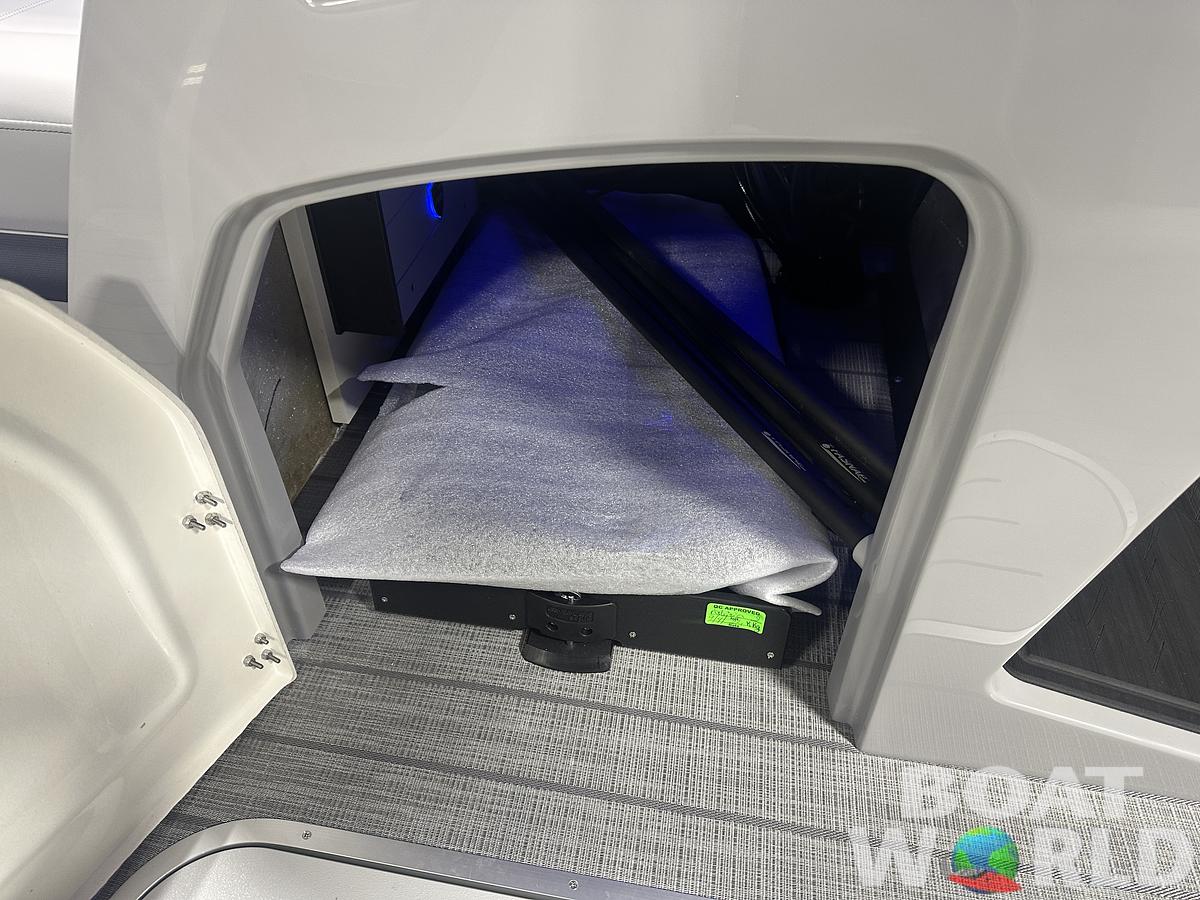 2025 Bentley Pontoons Elite 223 Admiral Quad Lounge Tritoon & Honda 4-Stroke EFI