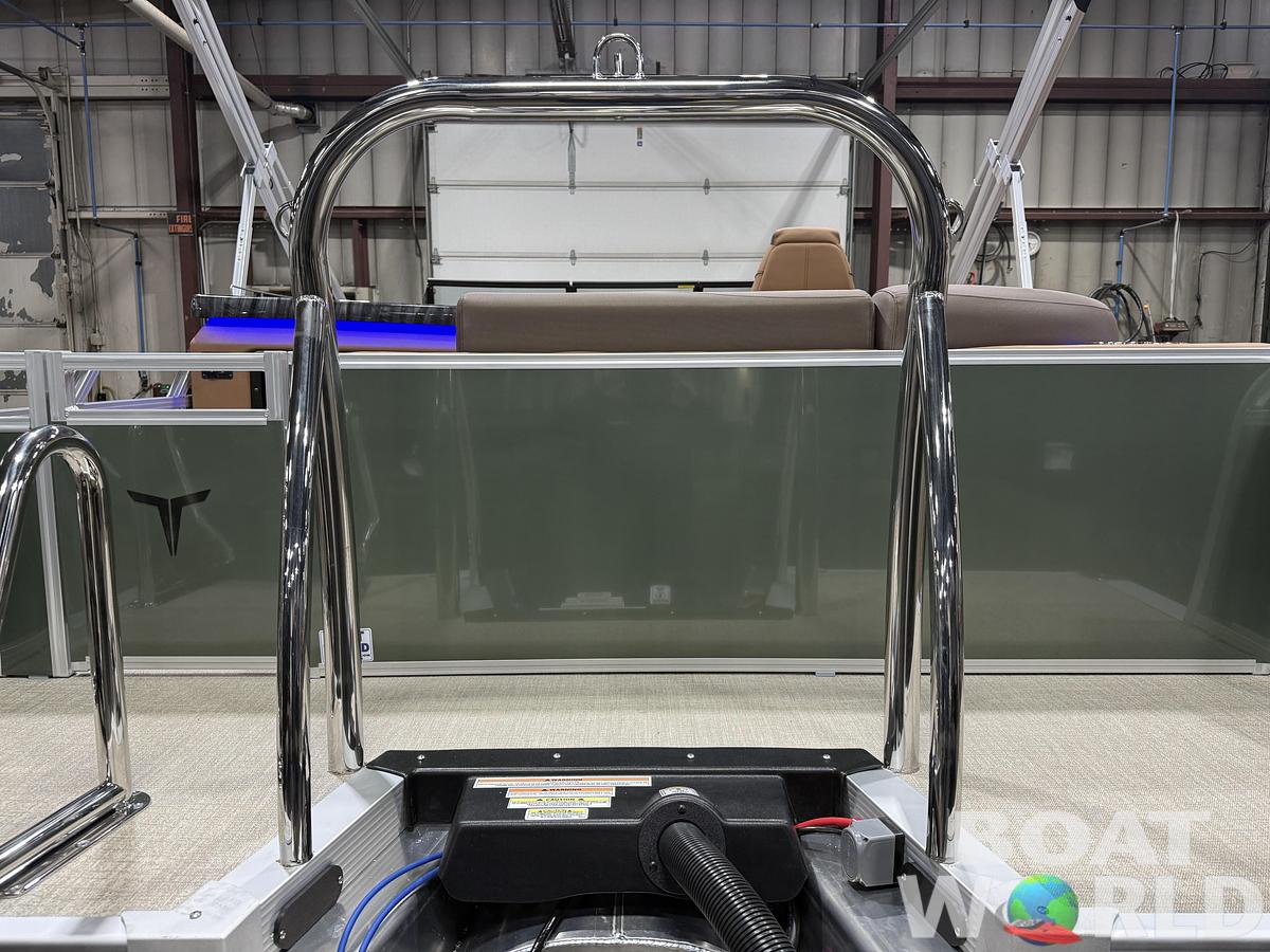 2026 Tahoe Pontoons LTZ 2385 Elite Windshield Tritoon 