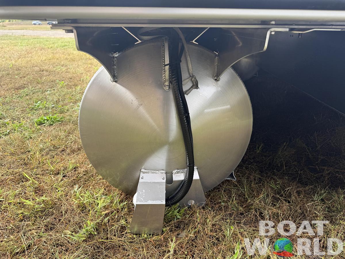 2026 Bentley Pontoons Legacy 223 QSB Swingback Tritoon 