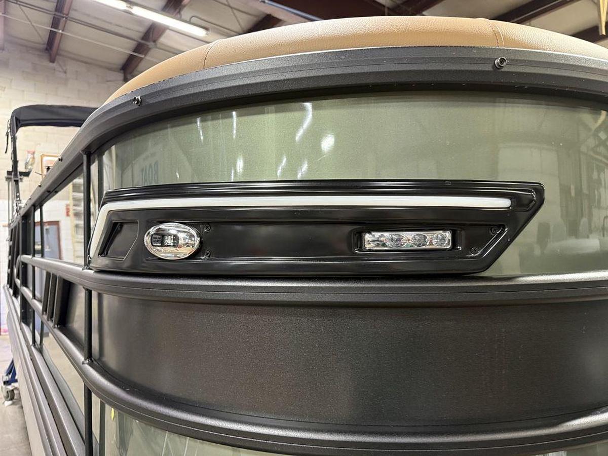 2025 Bentley Pontoons Elite 223 Swingback Tritoon & Honda 4-Stroke EFI