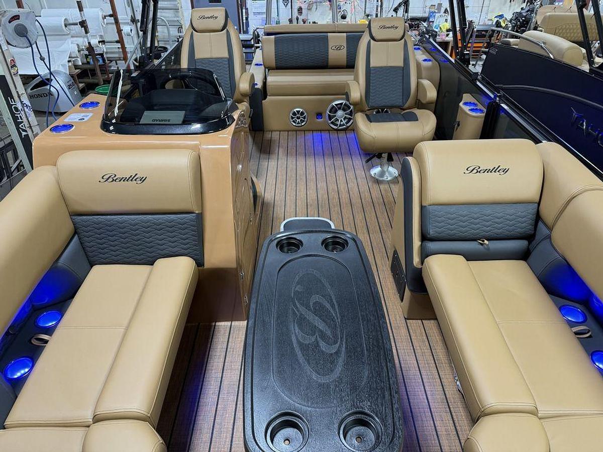 2025 Bentley Pontoons Elite 223 Swingback Tritoon & Honda 4-Stroke EFI