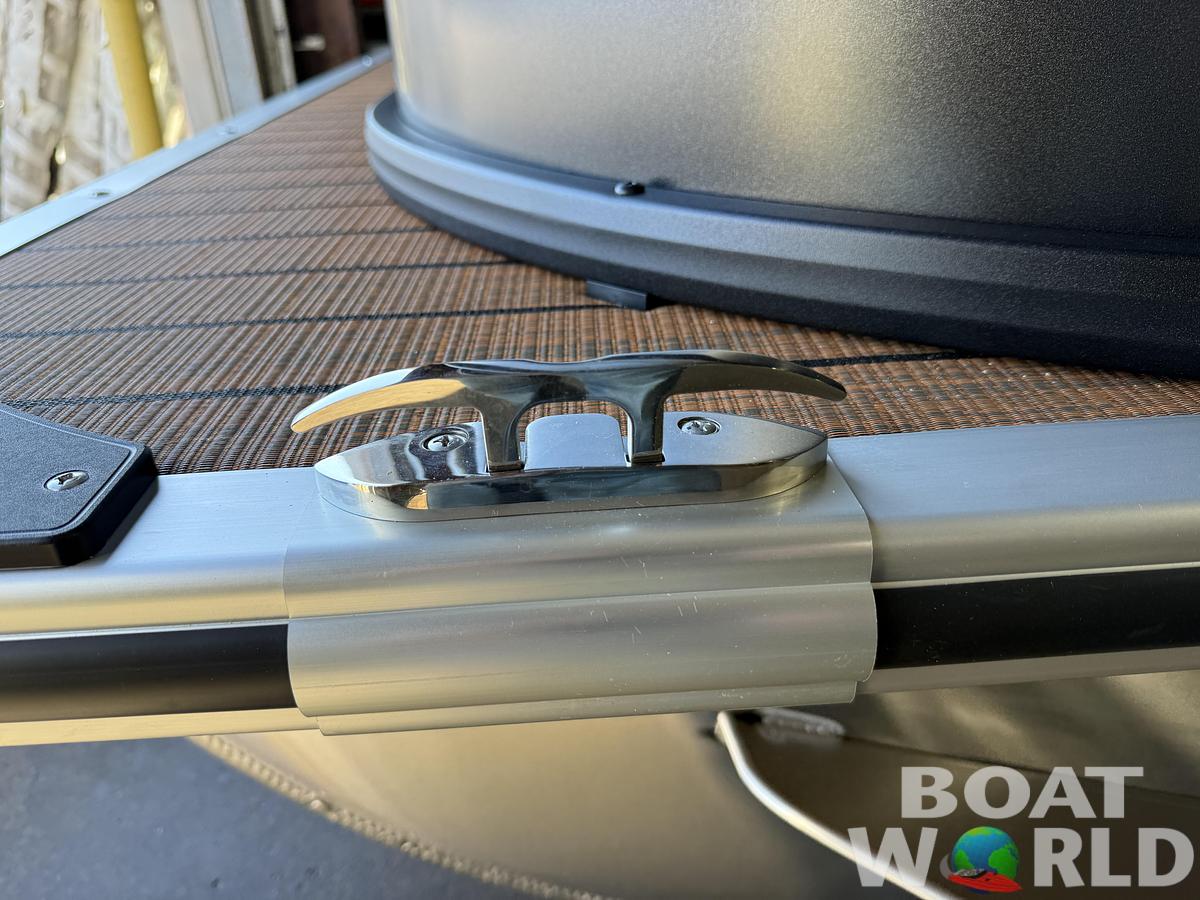 2026 Bentley Pontoons Legacy 223 Navigator DL Quad Lounge Tritoon 