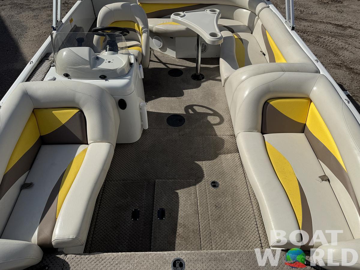 Used 2007 Lowe Suncruiser Tahiti 224 Deck Boat