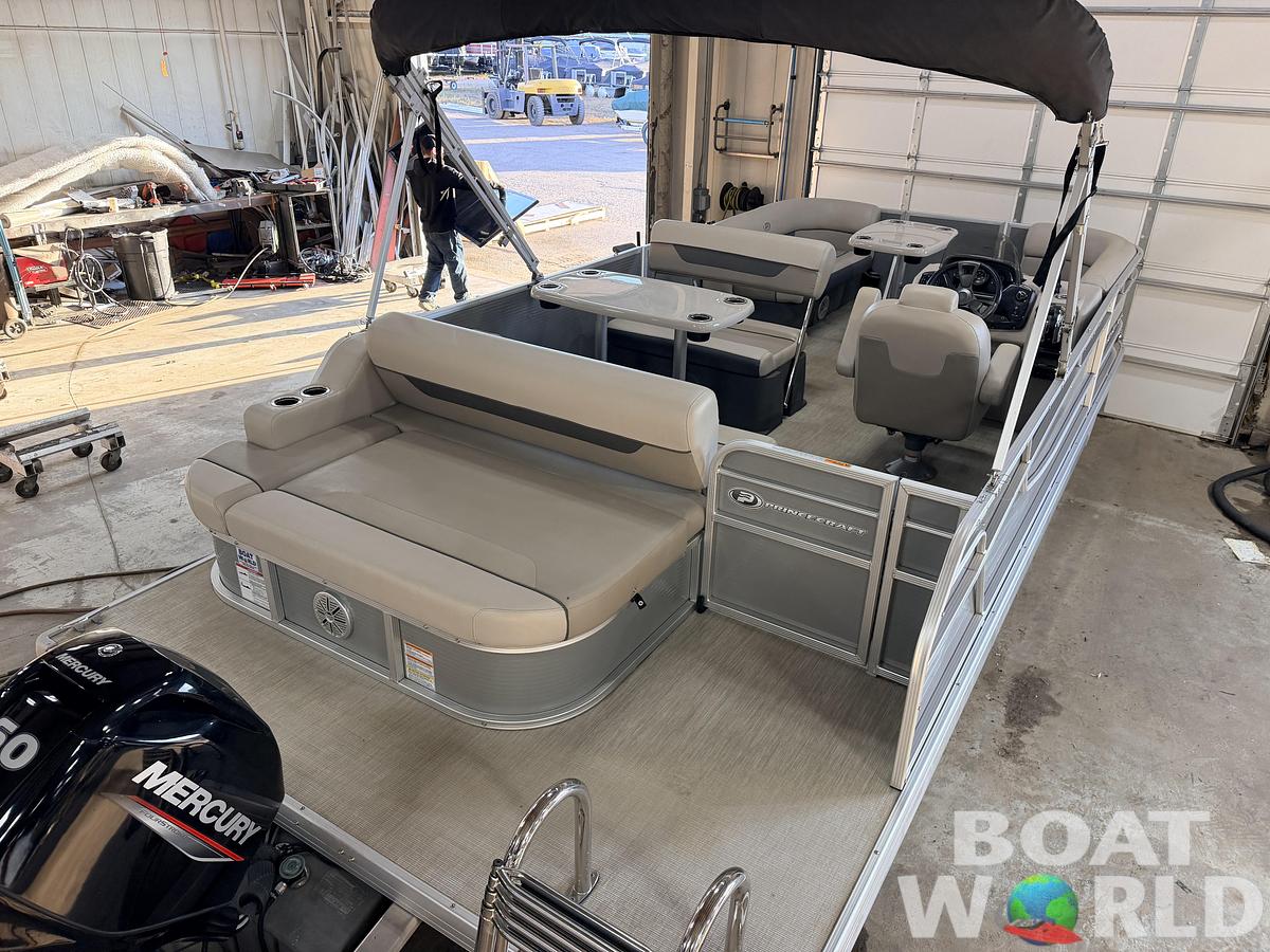 Used 2020 Princecraft Vectra 21 Rear Lounge Dinette Pontoon & 60HP Mercury 4Stroke -$24,995