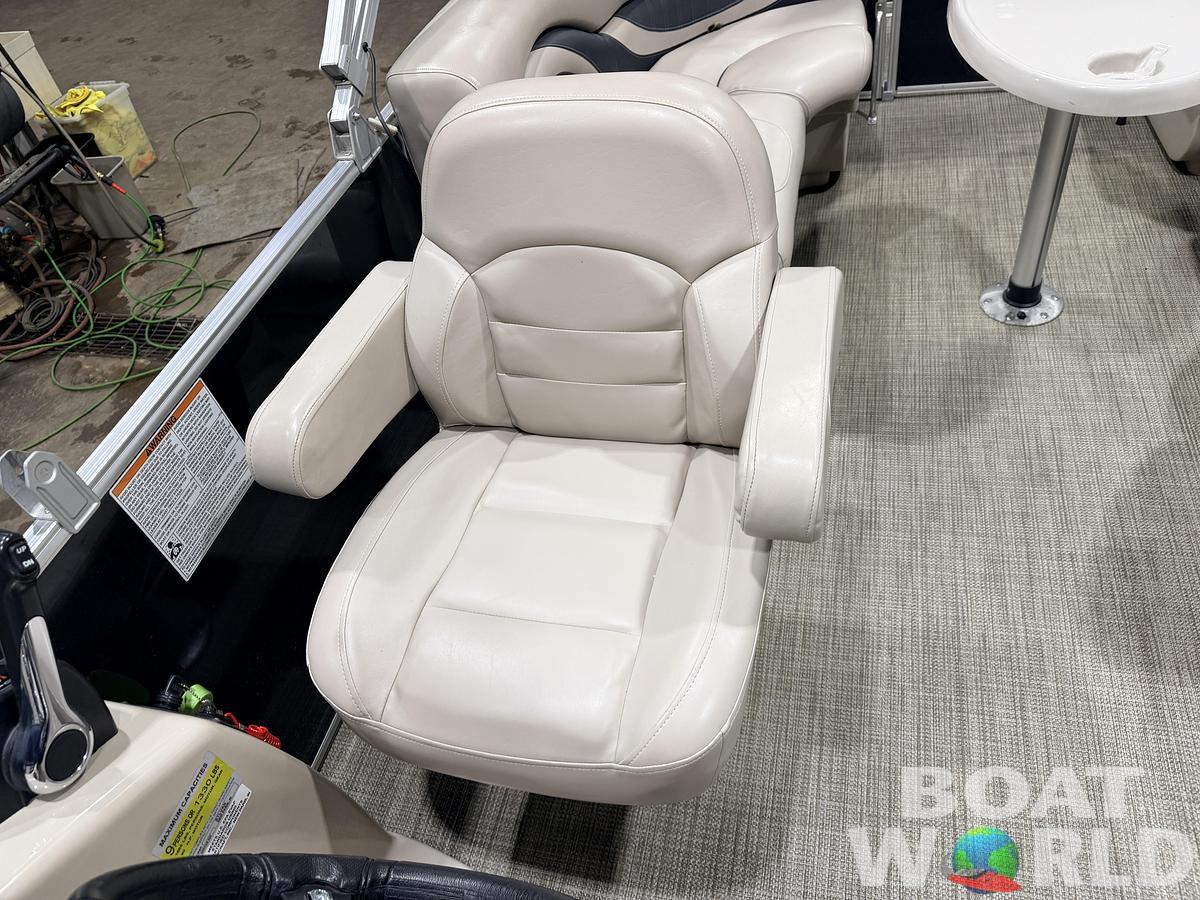 Used 2016 Sylvan Mirage 822 LZ & 50HP Yamaha 4Stroke - $21,995