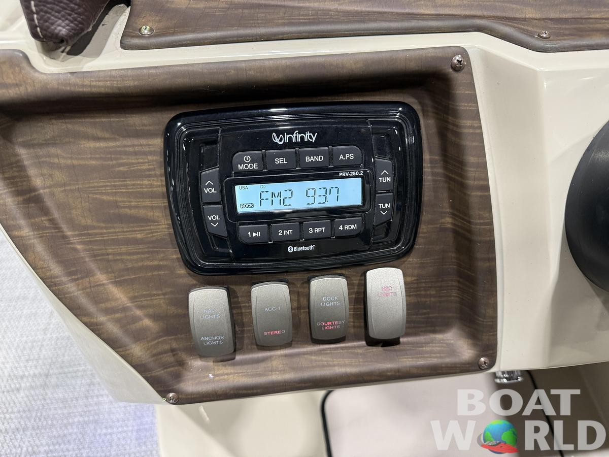 Used 2016 Premier 220 Castaway